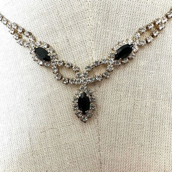 Rhinestone necklace - Picture 9 of 10